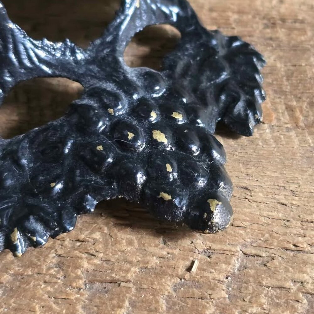 Black Metal Grape Leaf Crackle Glass Candle Holder - Picture 6 of 10